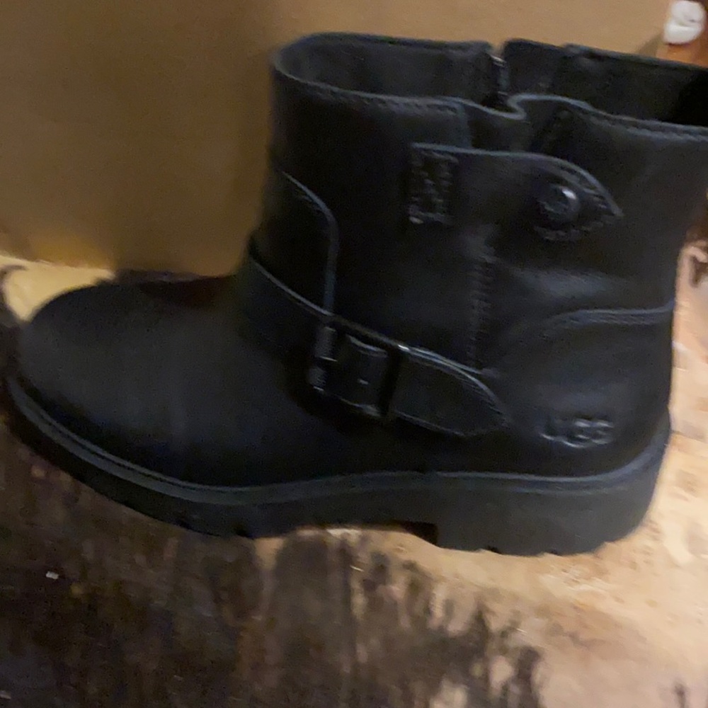 Ugg new 9.5